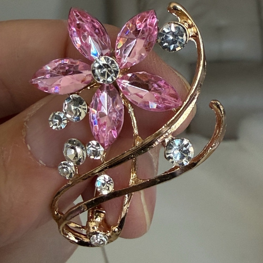 Elegant Pink & Gold Floral Brooch
